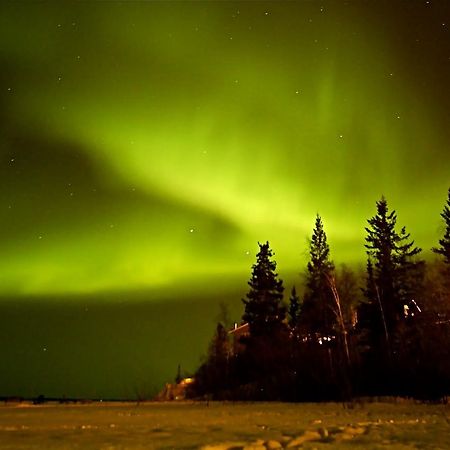 Bed and Breakfast Mabuhay Lakeside Manor Yellowknife Exterior foto