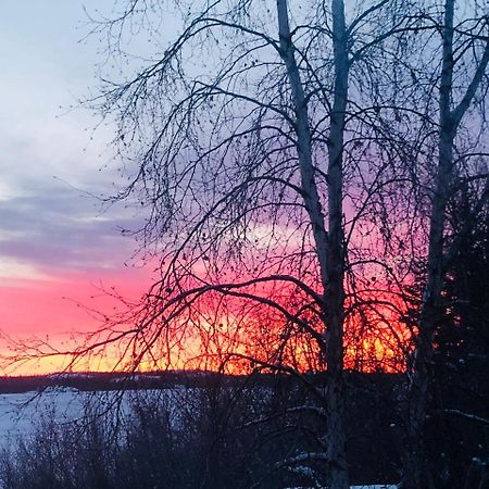 Bed and Breakfast Mabuhay Lakeside Manor Yellowknife Exterior foto