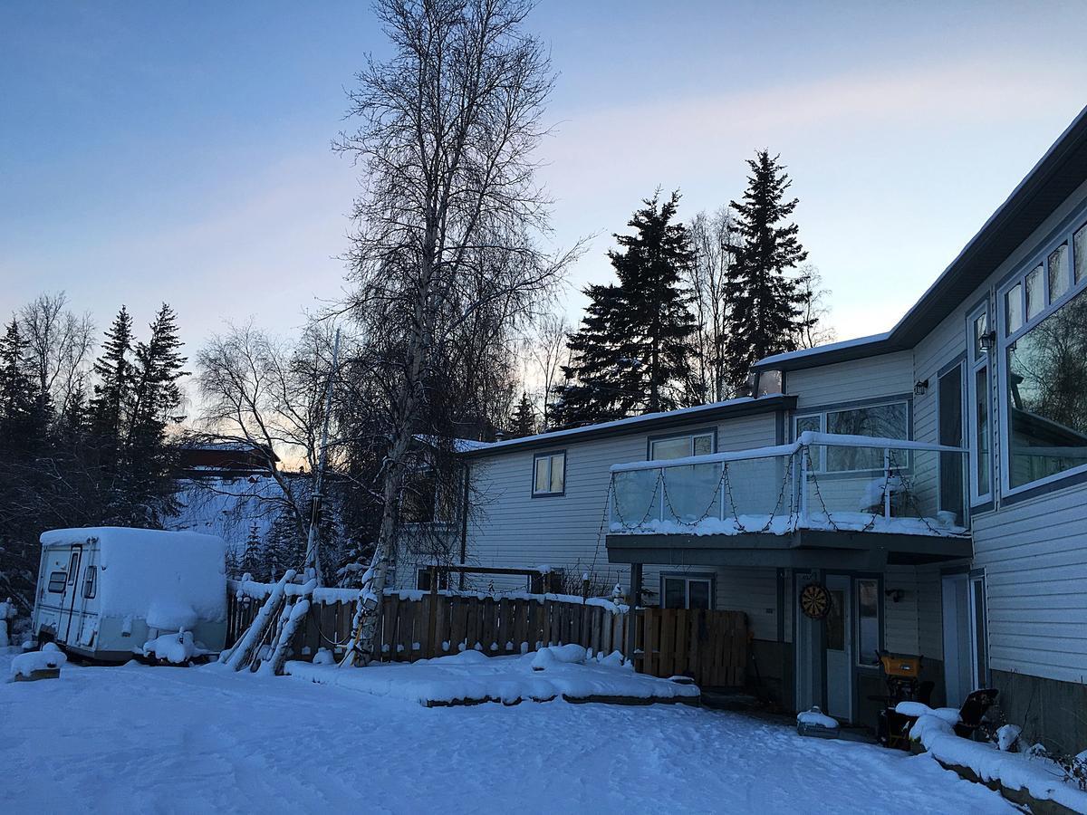 Bed and Breakfast Mabuhay Lakeside Manor Yellowknife Exterior foto