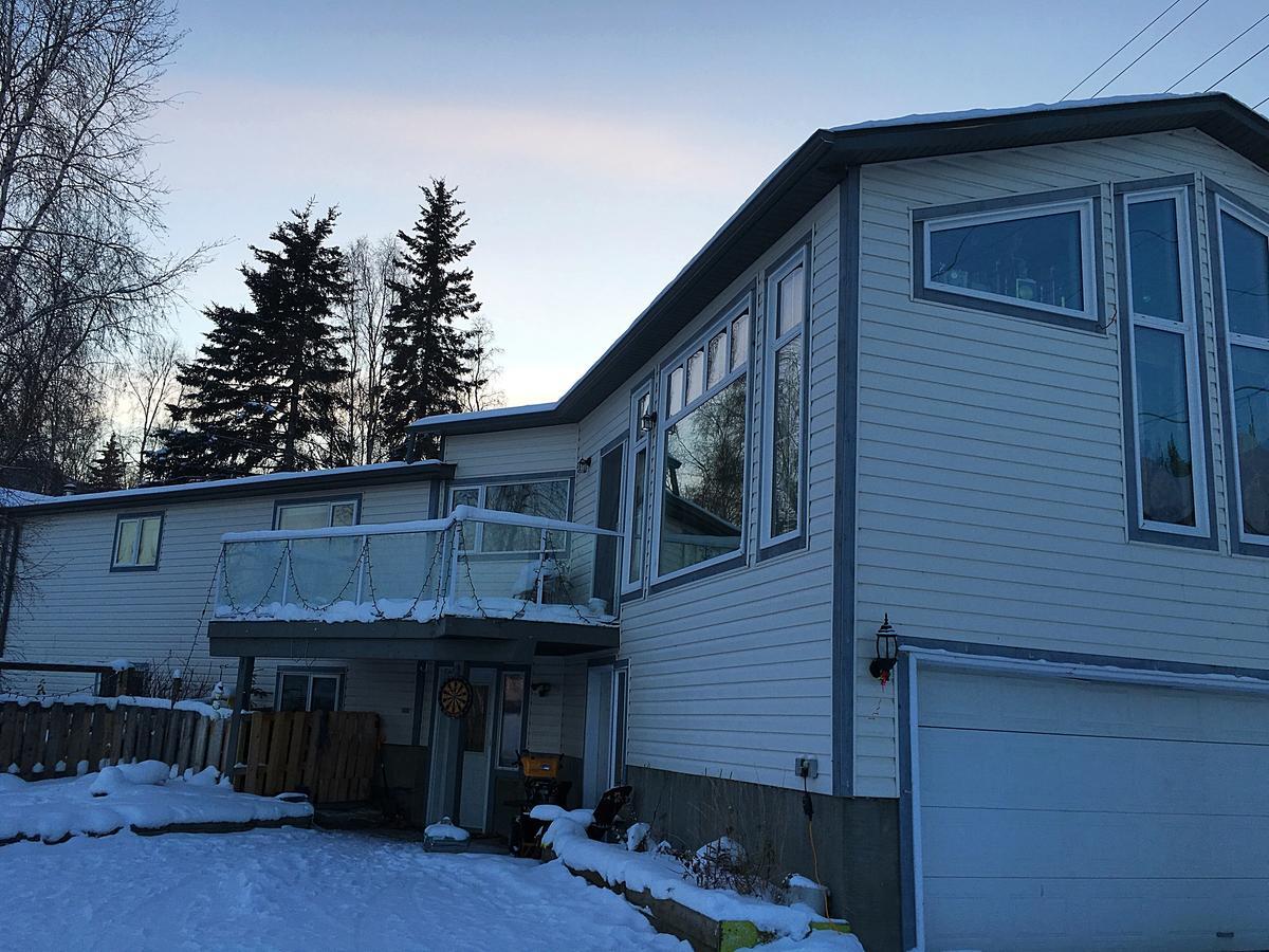 Bed and Breakfast Mabuhay Lakeside Manor Yellowknife Exterior foto