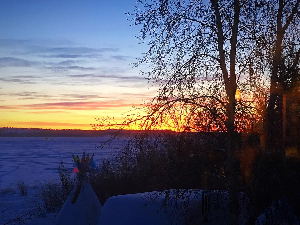 Bed and Breakfast Mabuhay Lakeside Manor Yellowknife Exterior foto