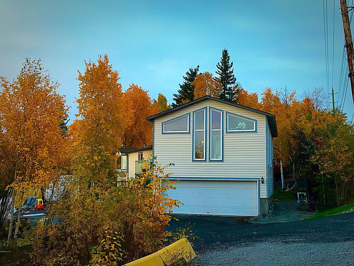 Bed and Breakfast Mabuhay Lakeside Manor Yellowknife Exterior foto