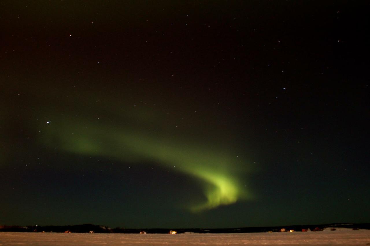 Bed and Breakfast Mabuhay Lakeside Manor Yellowknife Exterior foto