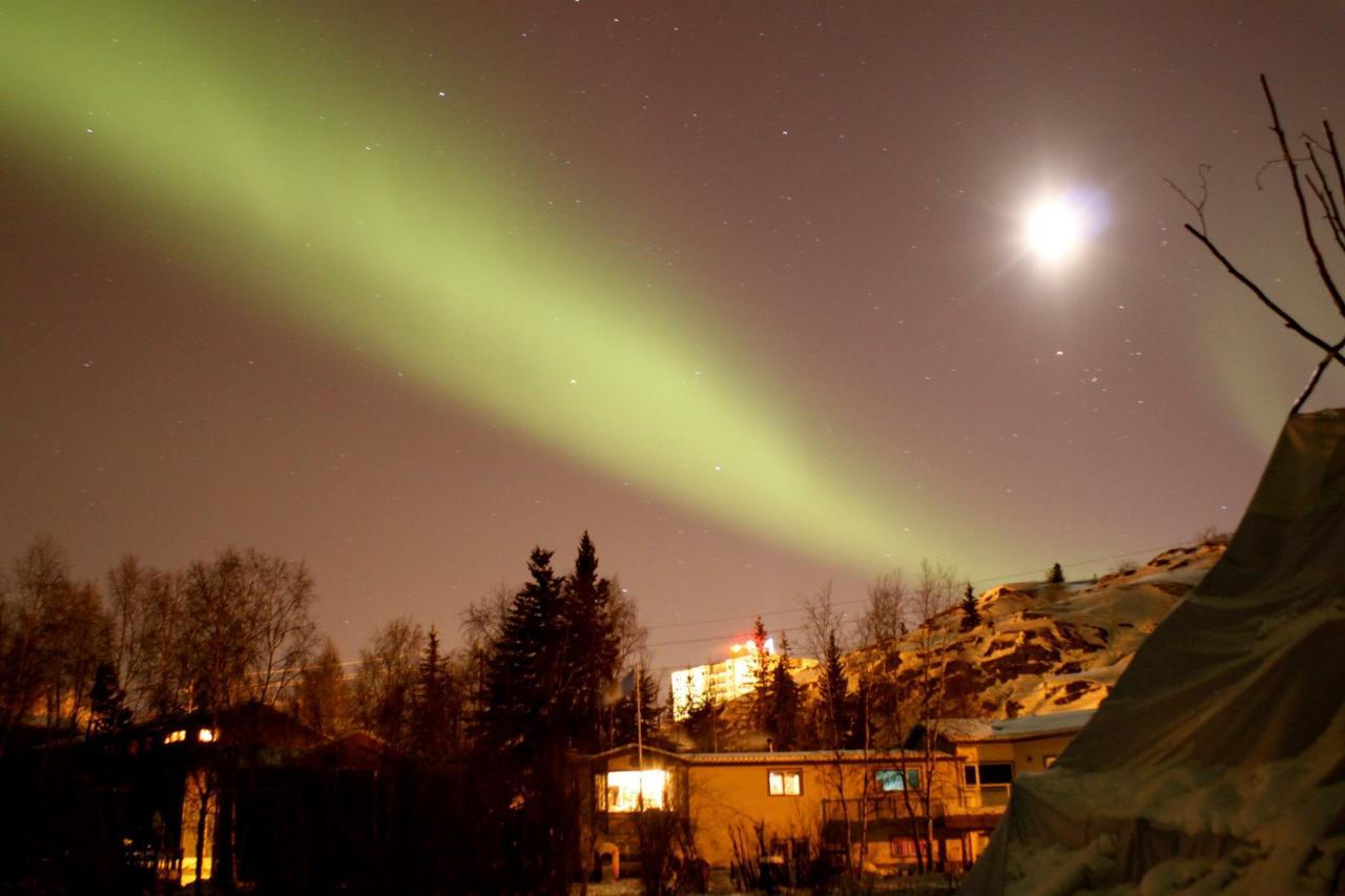 Bed and Breakfast Mabuhay Lakeside Manor Yellowknife Exterior foto
