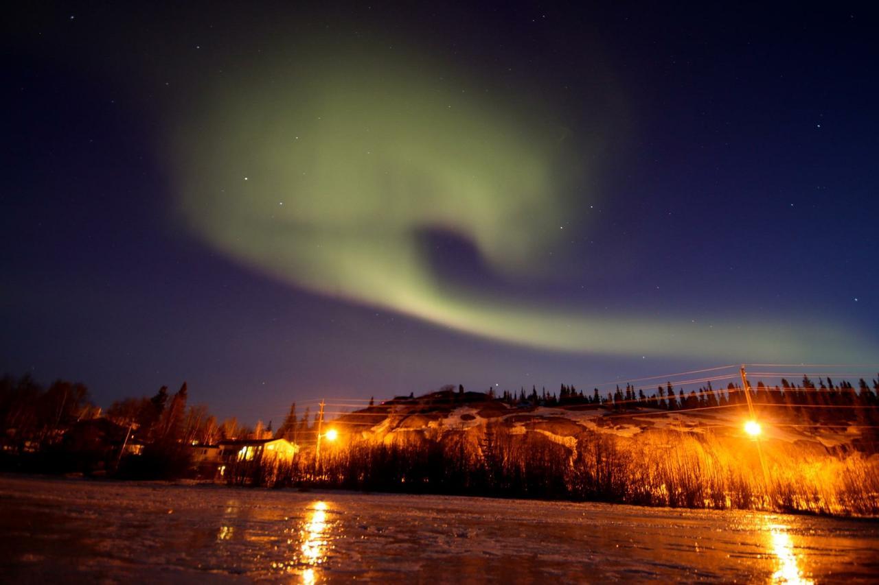 Bed and Breakfast Mabuhay Lakeside Manor Yellowknife Exterior foto
