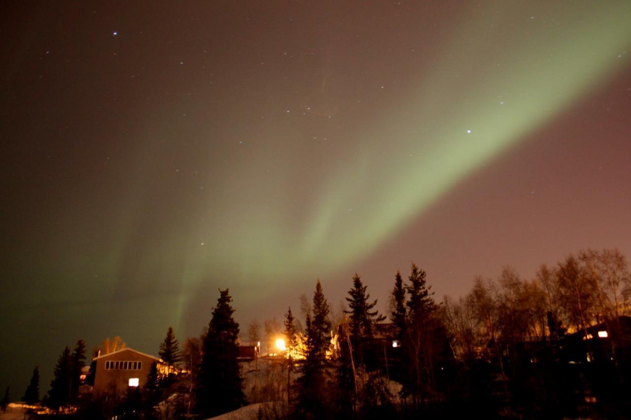 Bed and Breakfast Mabuhay Lakeside Manor Yellowknife Exterior foto