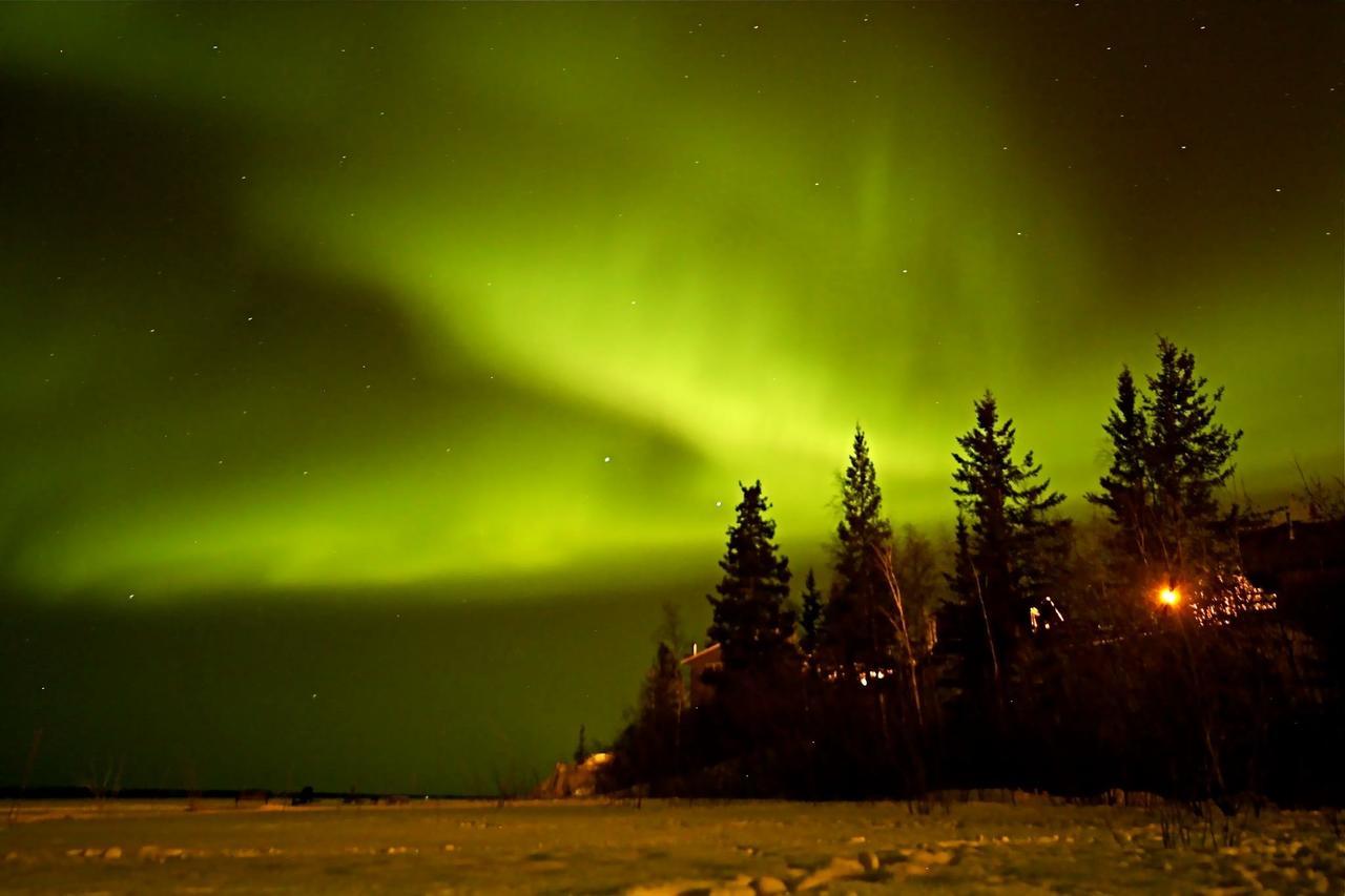 Bed and Breakfast Mabuhay Lakeside Manor Yellowknife Exterior foto