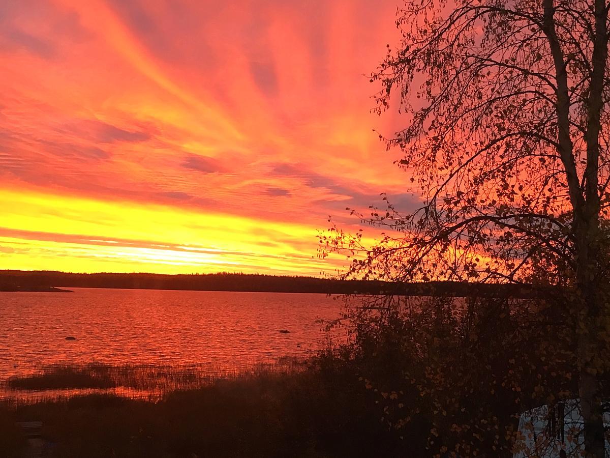 Bed and Breakfast Mabuhay Lakeside Manor Yellowknife Exterior foto