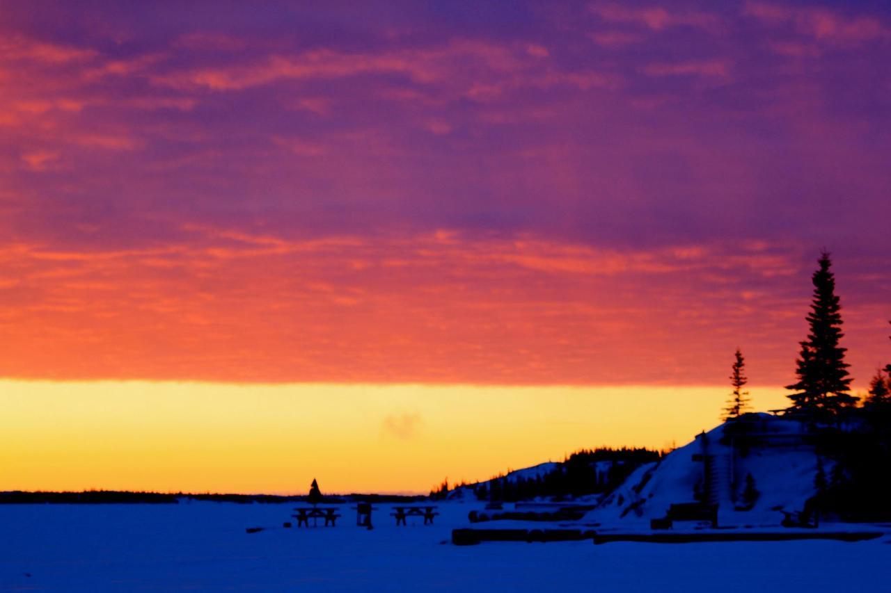 Bed and Breakfast Mabuhay Lakeside Manor Yellowknife Exterior foto