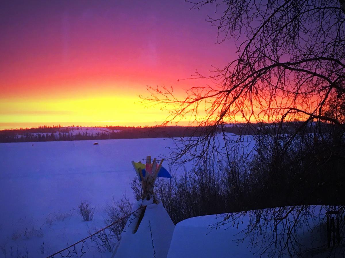 Bed and Breakfast Mabuhay Lakeside Manor Yellowknife Exterior foto