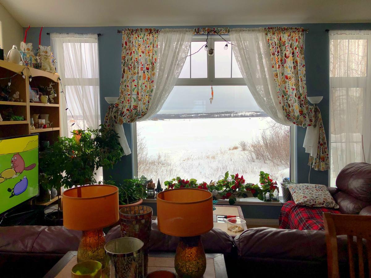 Bed and Breakfast Mabuhay Lakeside Manor Yellowknife Exterior foto