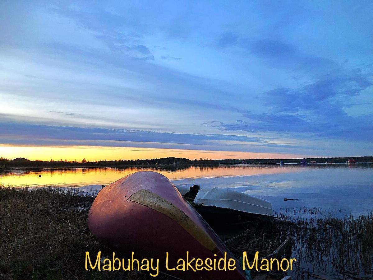Bed and Breakfast Mabuhay Lakeside Manor Yellowknife Exterior foto