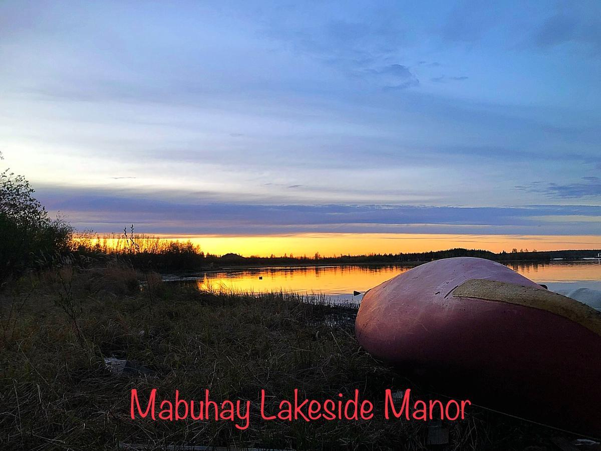 Bed and Breakfast Mabuhay Lakeside Manor Yellowknife Exterior foto