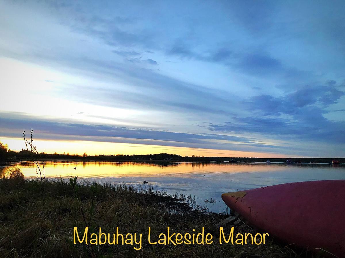 Bed and Breakfast Mabuhay Lakeside Manor Yellowknife Exterior foto