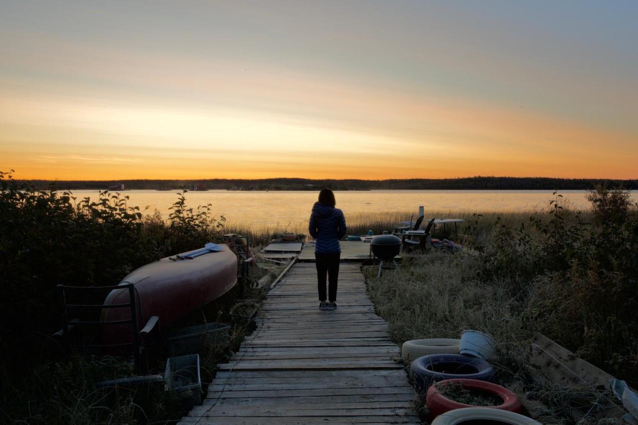 Bed and Breakfast Mabuhay Lakeside Manor Yellowknife Exterior foto