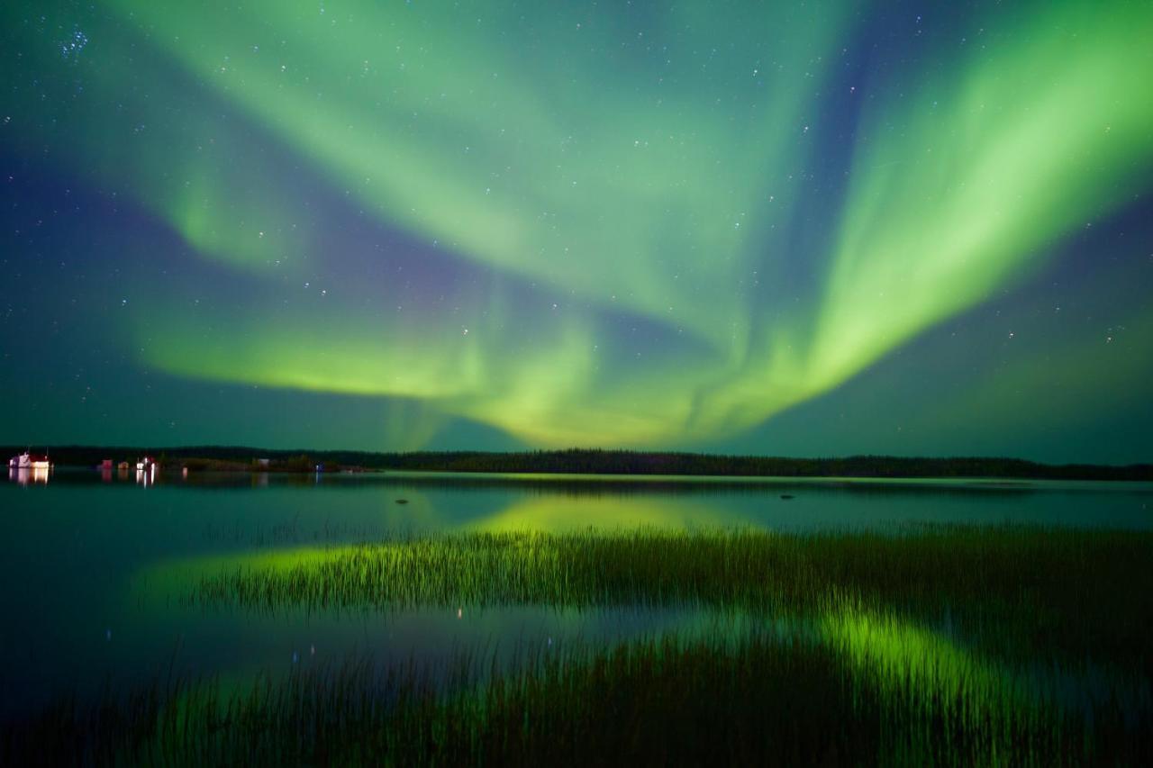 Bed and Breakfast Mabuhay Lakeside Manor Yellowknife Exterior foto
