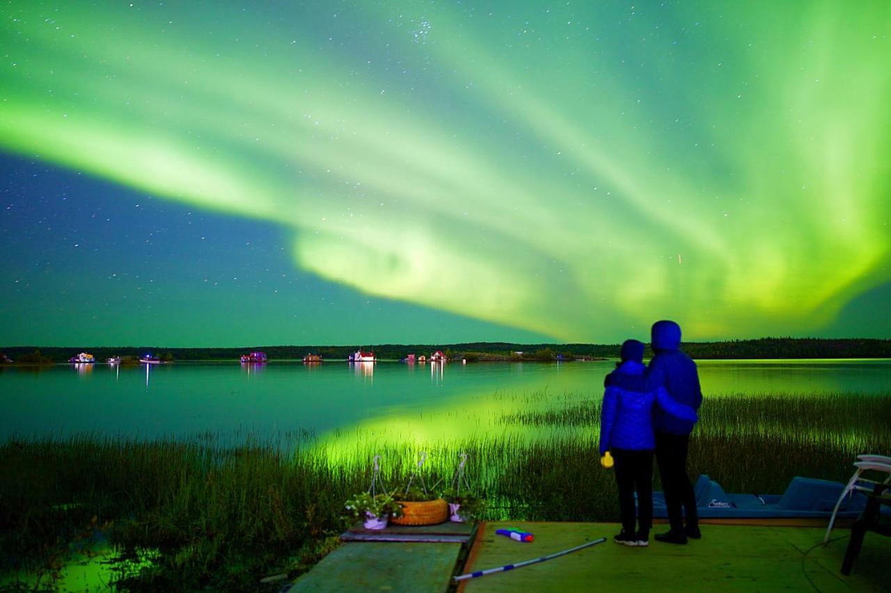 Bed and Breakfast Mabuhay Lakeside Manor Yellowknife Exterior foto