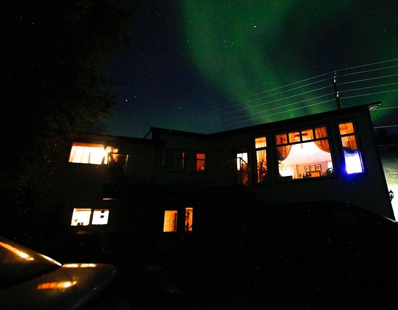 Bed and Breakfast Mabuhay Lakeside Manor Yellowknife Exterior foto