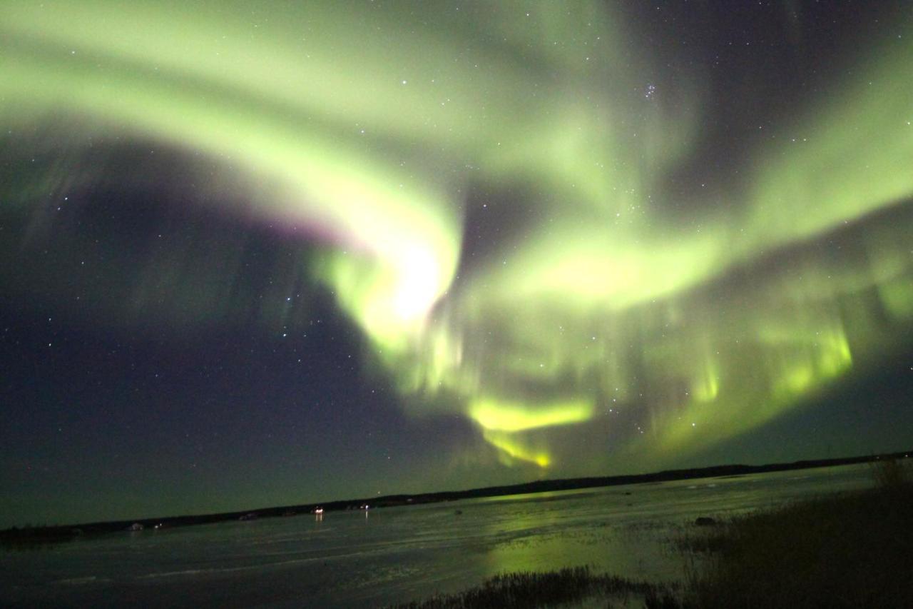Bed and Breakfast Mabuhay Lakeside Manor Yellowknife Exterior foto