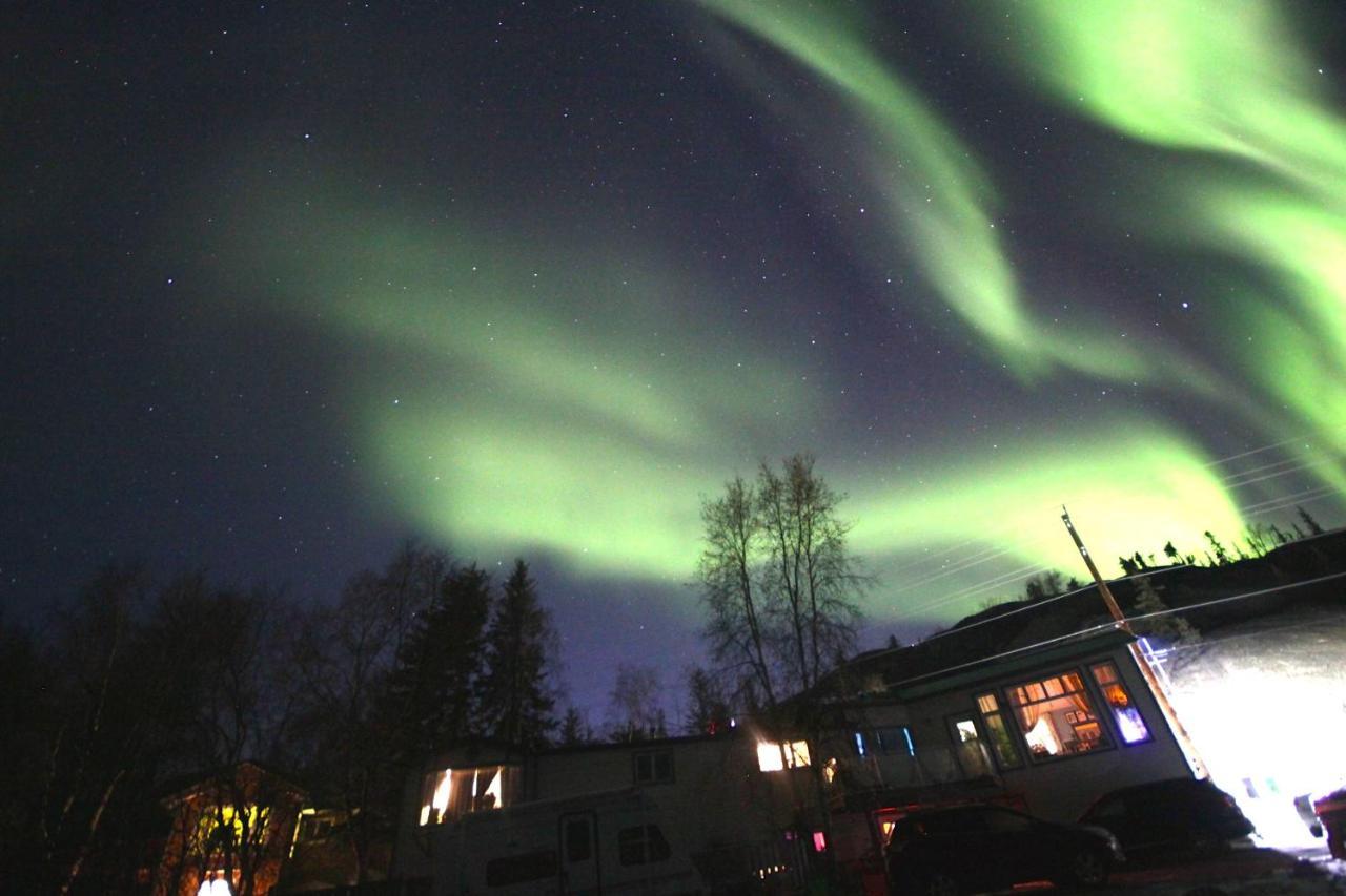 Bed and Breakfast Mabuhay Lakeside Manor Yellowknife Exterior foto