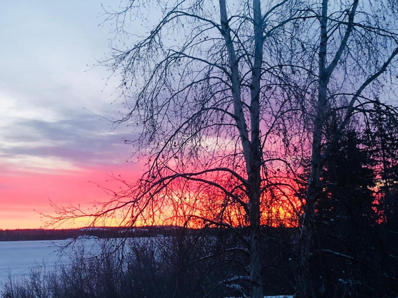 Bed and Breakfast Mabuhay Lakeside Manor Yellowknife Exterior foto