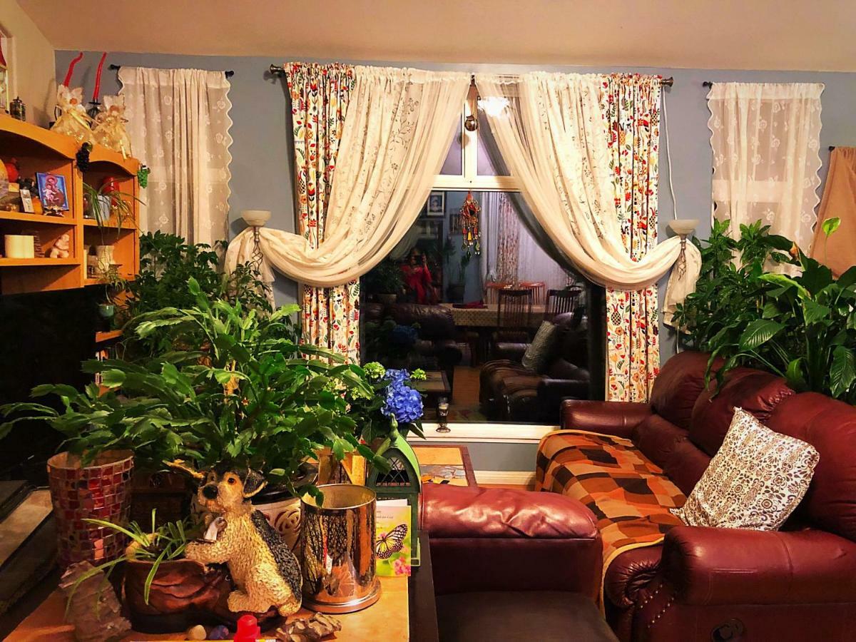 Bed and Breakfast Mabuhay Lakeside Manor Yellowknife Exterior foto