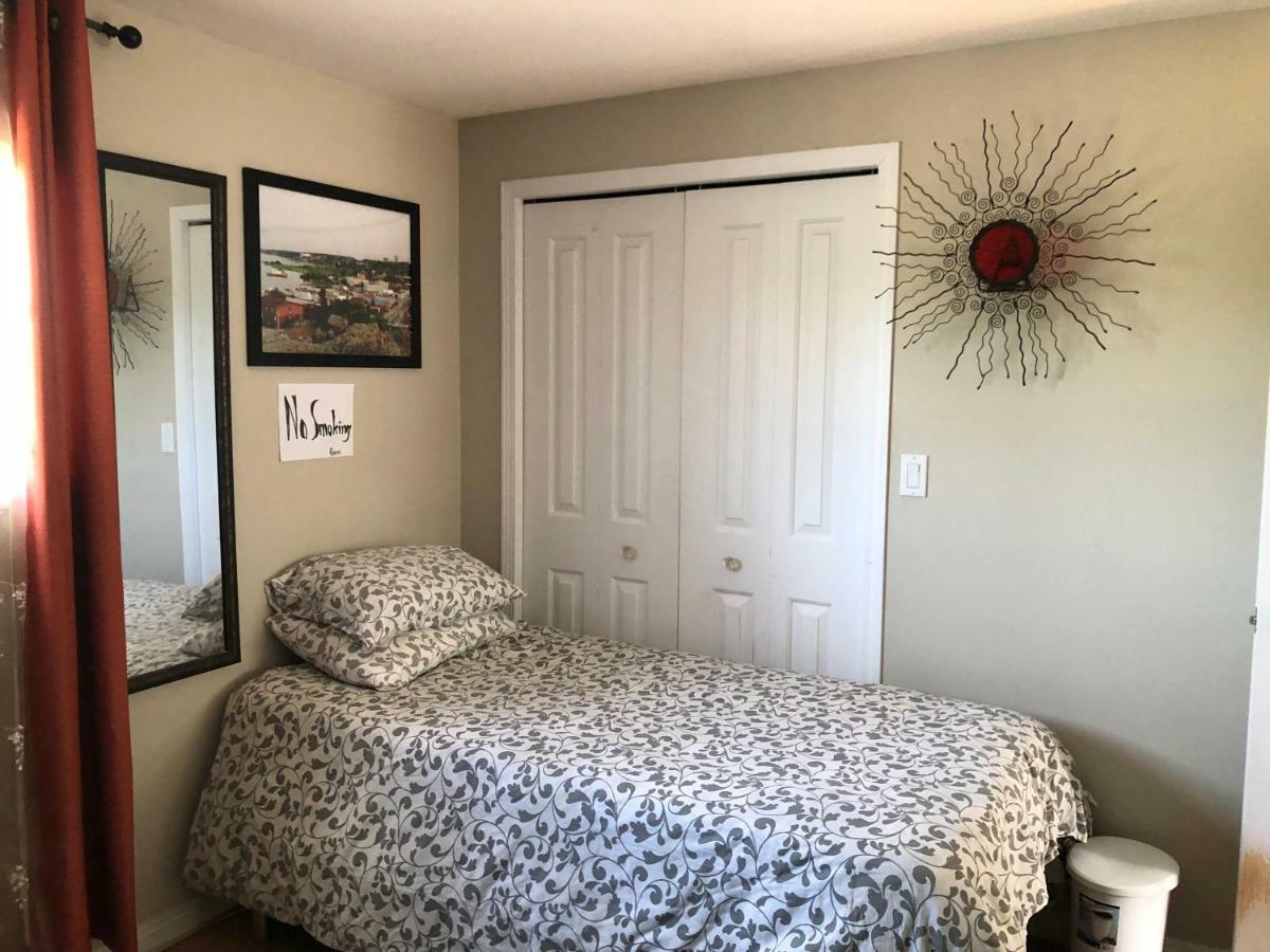 Bed and Breakfast Mabuhay Lakeside Manor Yellowknife Exterior foto