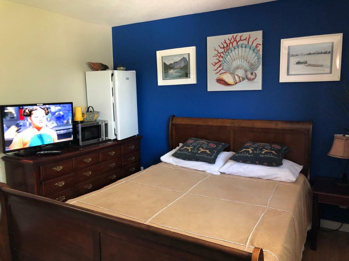 Bed and Breakfast Mabuhay Lakeside Manor Yellowknife Exterior foto